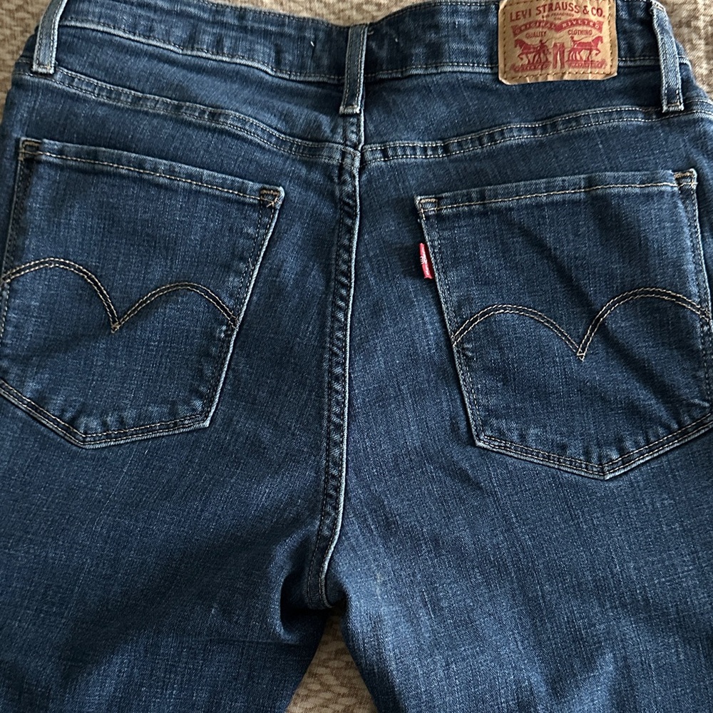 Levi's Women’s Dark Blue Slim Straight Jeans with Signature Back Pockets